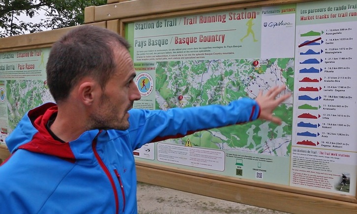 Iker Karrera, en el inicio del recorrido de la estación de trail en Larraitz. (Gotzon ARANBURU)