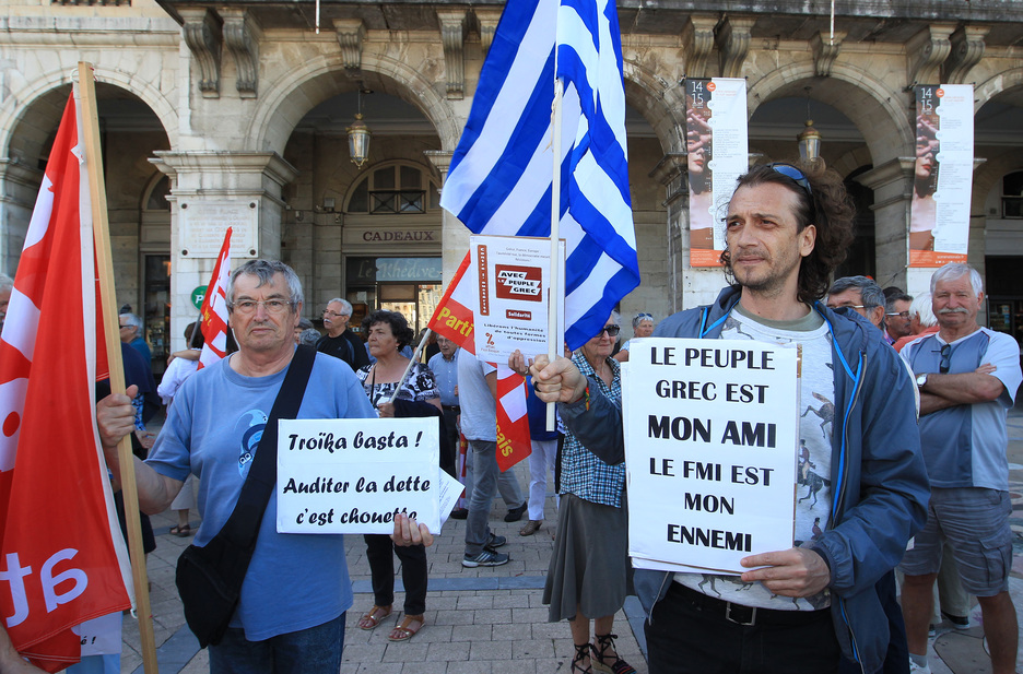 Rassemblement à Bayonne en solidarité avec la Grèce 