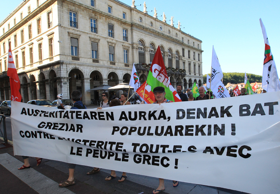 Rassemblement à Bayonne en solidarité avec la Grèce