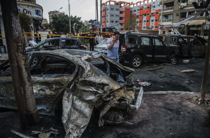 Escenario del atentado en el que ha fallecido el fiscal general de Egipto. (Khaled DESOUKI/AFP) 