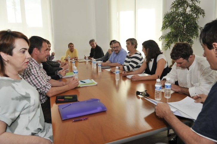 Representantes de las fuerzas del cambio durante una de las reuniones del acuerdo programático. (Idoia ZABALETA/ARGAZKI PRESS)