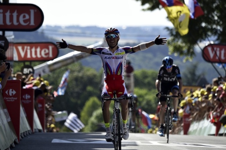 Purito Rodríguez se ha impuesto a Froome en la meta del Muro de Huy. (Eric FEFERBERG / AFP)