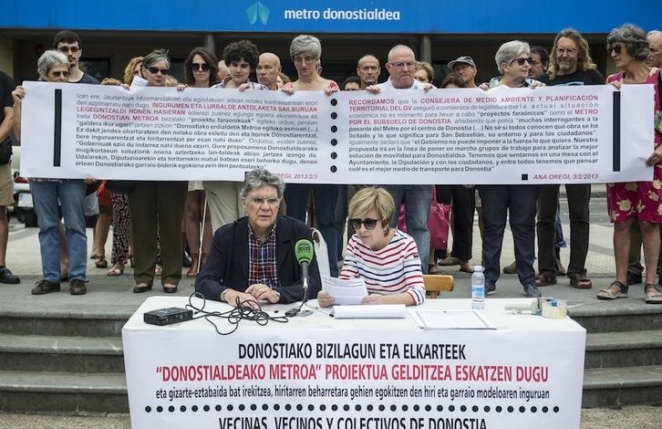 Vecinos y colectivos solicitan la paralización del metro de Donostialdea. (Jagoba MANTEROLA / ARGAZKI PRESS)