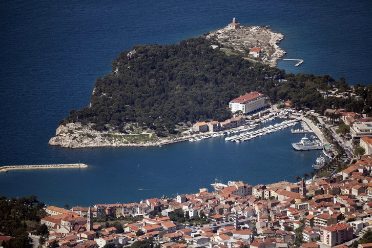 Panorámica de la villa de Makarska, en la costa croata. (AFP PHOTO)
