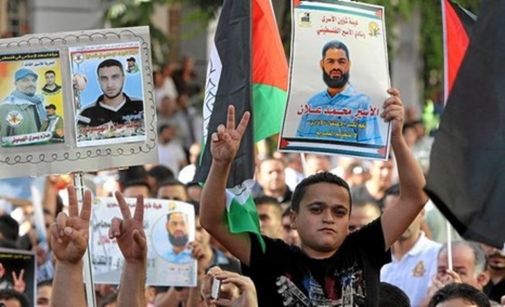 Manifestación de apoyo a Muhammad Allan en Hebron. (Hazem BADER / AFP)