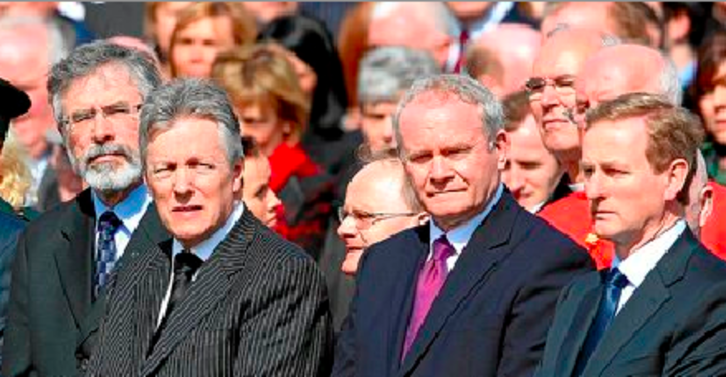 Dirigentes republicanos y unionistas durante el funeral de un policía católico en 2011. (Gara)