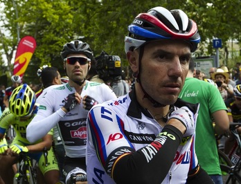 Dumoulin y ‘Purito’ Rodríguez en la etapa que salió de Gasteiz. (Jaime REINA / AFP)
