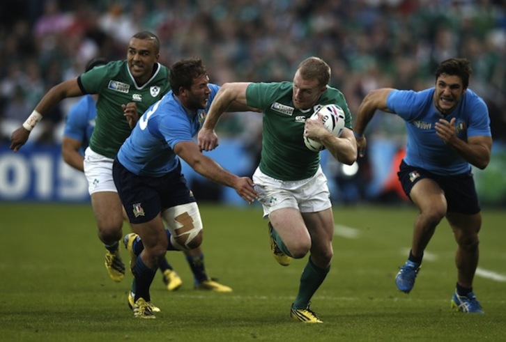 Keith Earls ha posado el único ensayo del Irlanda-Italia. (Adrian DENNIS / AFP)