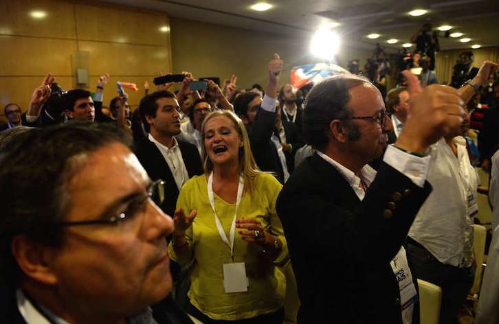 Celebración en el cuartel general del PSD, integrante de la coalición vencedora PaF (PATRICIA DE MELO MOREIRA | AFP)