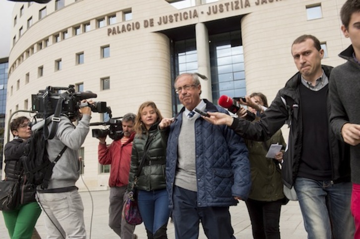 Ángel Vizcay, exgerente de Osasuna, a su salida del juzgado. (Iñigo URIZ/ARGAZKI PRESS)