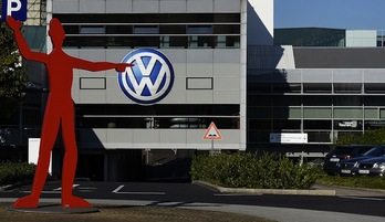 Oficinas de Volkseagen en Düsseldorf, Alemania. (PATRIK STOLLARZ / AFP) 