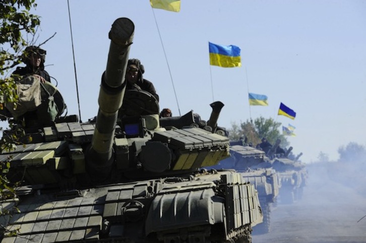 Tanques del Ejército ucraniano en Lugansk. (Alexander GAYUK/AFP)