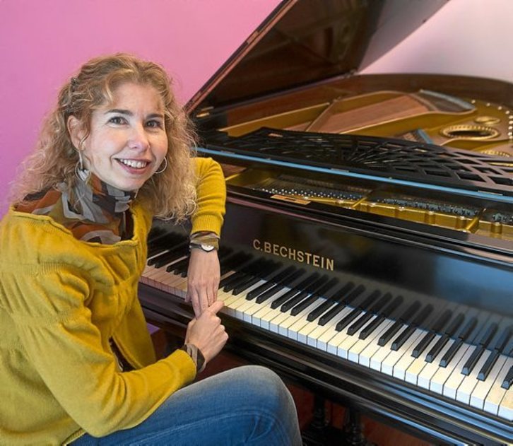 Marina Pintos, piano eta yoga irakaslea. (Jon URBE | ARGAZKI PRESS)