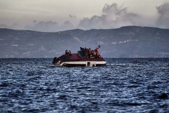 Una de las embarcaciones que ha naufragado. (Aris MESSINIS / AFP)
