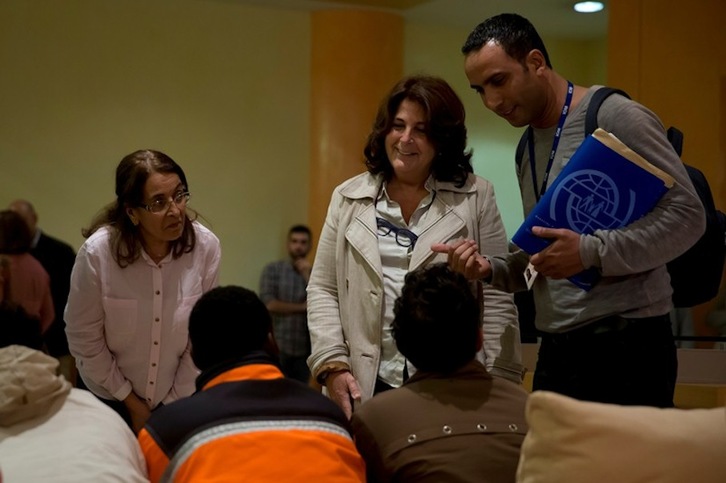 Estatu espainolera iritsi diren lehen errefuxiatuak, Barajasen. (BARNE MINISTERIOA)