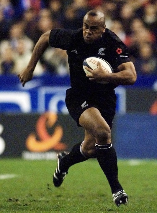 Jonah Lomu, en 2000, en un partido con los All Black. (Olivier MORIN/AFP)