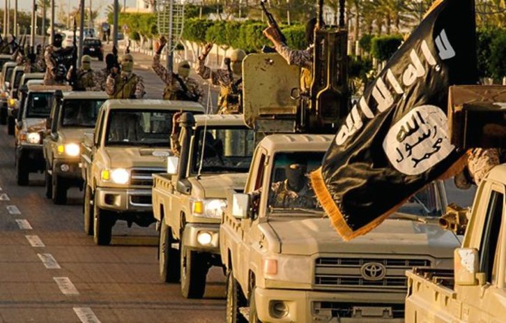 Vehículos del ISIS. (AFP PHOTO)