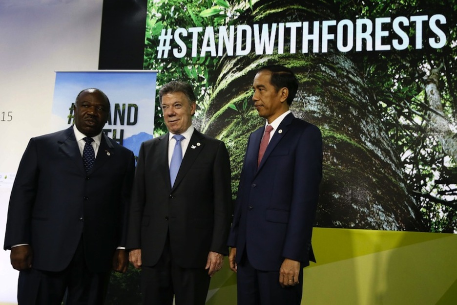 Los presidentes de Gabón, Ali Bongo Ondimba; Colombia, Juan Manuel Santos; e Indonesian, Joko Widodo. (Patrick Kovarik / AFP) 