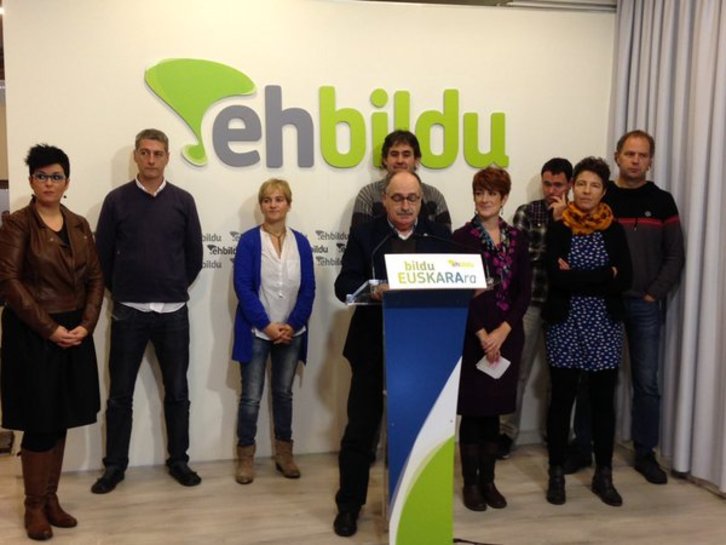Xabier Isasi y Bakartxo Ruiz han leído el manifiesto de EH Bildu con motivo del Día del Euskara. (@ehbildu)