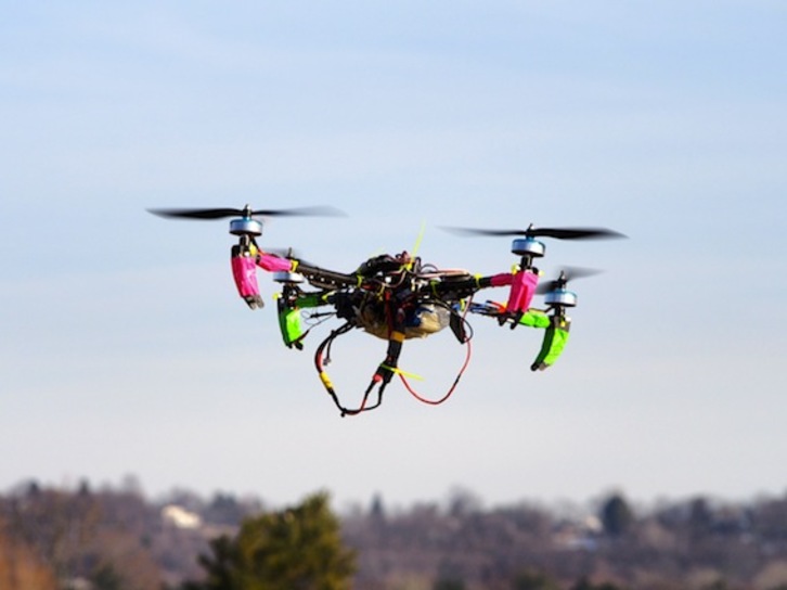 El uso recreativo de los drones está en auge y se empieza a vislumbrar su uso comercial. (Robert MCPHERSON/AFP)