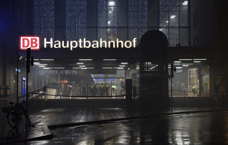 La estación central cerrada en Múnich ante la sospecha de un atentado. (CHRISTOF STACHE / AFP) 