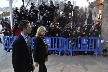 Cristina de Borbón e Iñaki Urdangarin, a su llegada al edificio donde se celebra el juicio. (Gerard JULIEN/AFP)