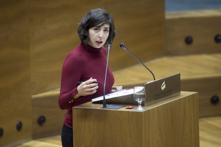 Laura Pérez, de Podemos, durante una intervención en el Parlamento navarro. (Iñigo URIZ/ARGAZKI PRESS)