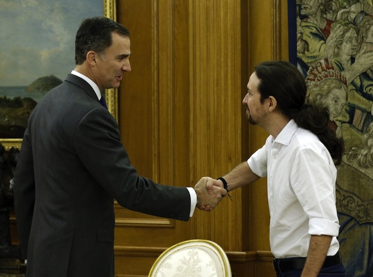Felipe de Borbón y Pablo Iglesias durante su encuentro de hoy. (POOL EFE)