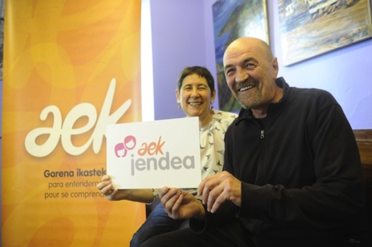 Mertxe Mugika eta Juanma Iturriondo, Lasarte-Orian egin duten aurkezpenean. (Jon URBE/ARGAZKI PRESS)