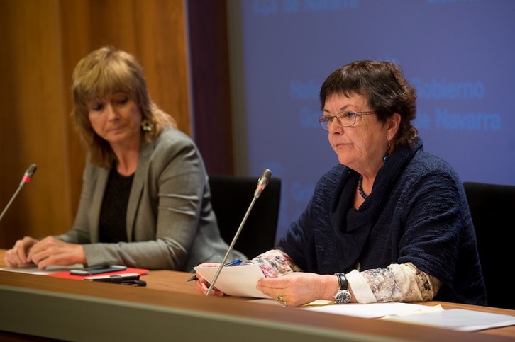 La portavoz, Ana Ollo, y la consejera de Presidencia, María José Beaumont, han informado sobre las OPEs de Educación y Bomberos. (Iñigo URIZ/ARGAZKI PRESS)