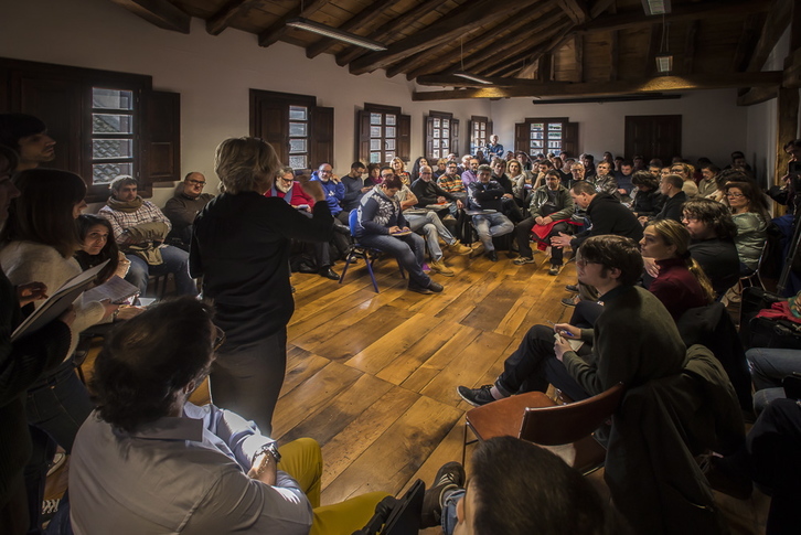 Aurrera Begira Podemos ha realizado un encuentro en Bergara. (Jaizki FONTANEDA / ARGAZKI PRESS)