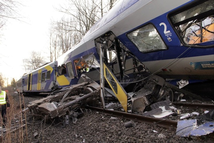 Uno de los dos trenes involucrados en el accidente. (JOSEF REISNER / AFP)