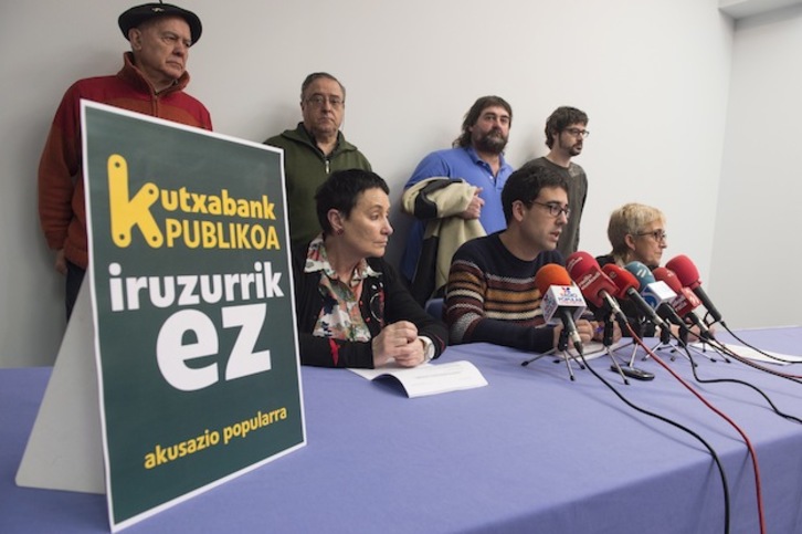 Representantes de la acusación popular del caso Kutxabank. (Monika DEL VALLE / ARGAZKI PRESS)