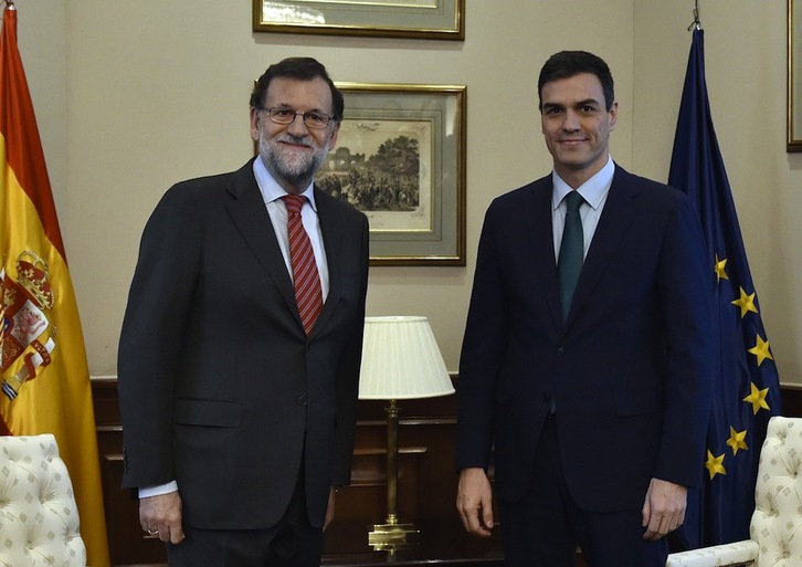 Rajoy y Sánchez se han reunido en el Congreso. (Gerard JULIEN / AFP)
