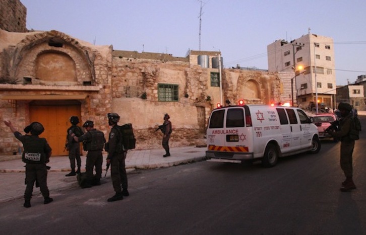 Soldados israelíes, desplegados en Hebrón. (Hazem BADER/AFP)