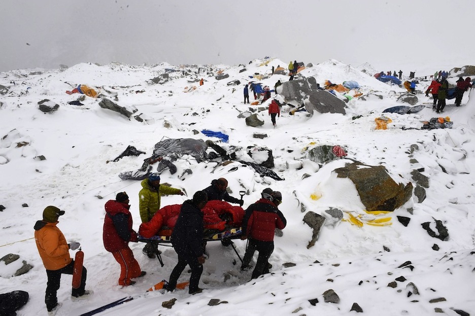 Avalancha en el Everest que provocó varias víctimas en abril. Segundo premio en ‘Actualidad’. (Robert SCHMIDT)
