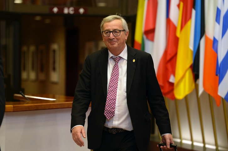 Jean-Claude Juncker ha su llegada al encuentro que se está celebrando en Bruselas. (Therry CHARLIER / AFP)