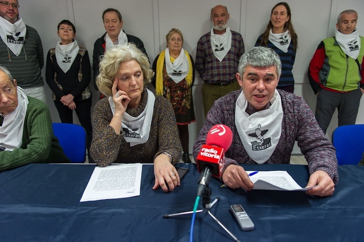 Pilar González y Urtzi Errazkin, en la comparecencia de Gasteiz. (Juanan RUIZ/ARGAZKI PRESS)