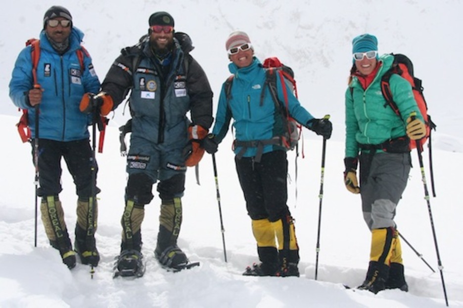 Txikon, junto a otros miembros de la expedición. (alextxikon.com)