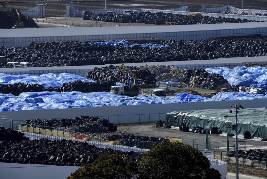 Enorme explanada repleta de residuos tóxicos. (TORU YAMANAKA / AFP)
