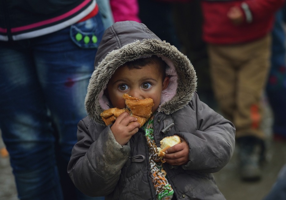 Son muchos los menores que se encuentran en los campamentos. (Daniel MIHAILESCU / AFP)