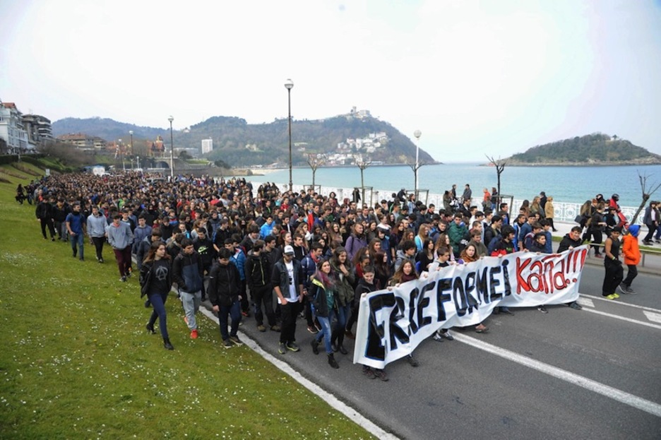 La manifestación de Donostia ha llegado hasta el centro. (Andoni CANELLADA/ARGAZKI PRESS)