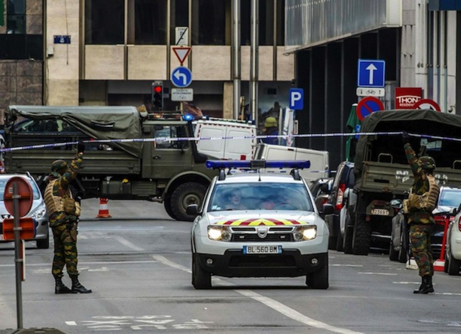 El Ejército, desplegado en las calles de la capital belga. (Philippe HUGUEN/AFP) 