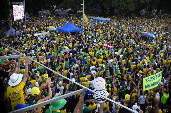La votación se ha vivido con movilizaciones a favor y en contra de Rousseff. (Andressa ANHOLETE / AFP)