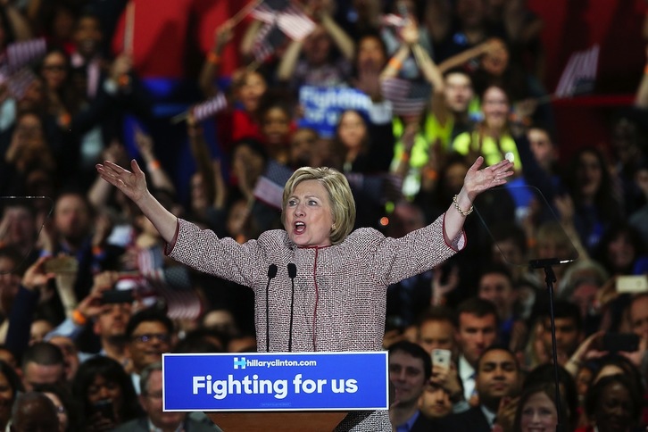 Hillary Clinton tras su victoria en el estado de Nueva York. (Spencer PLATT / AFP)