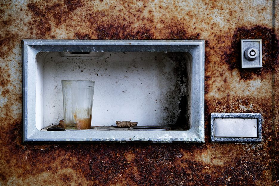 Imagen de una máquina expendedora de refrescos en el embarcadero de Pripyat. (Juan TEIXEIRA)