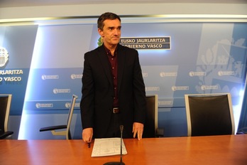 Jonan Fernández, durante su comparecencia en Donostia. (Jon URBE/ARGAZKI PRESS)