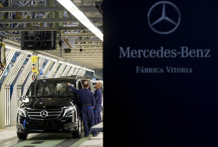 Fábrica de Mercedes Benz en Gasteiz. (Raúl BOGAJO/ARGAZKI PRESS)