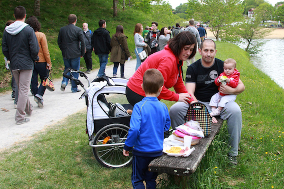 En famille avec les petits... toute une organisation. © Bob EDME En famille avec les petits... toute une organisation. © Bob EDME