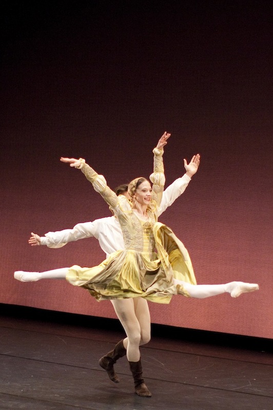 Amatriain, junto al bailarín Filip Barankiewicz. (Gorka BRAVO/ FLICKR DONOSTIA KULTURA)